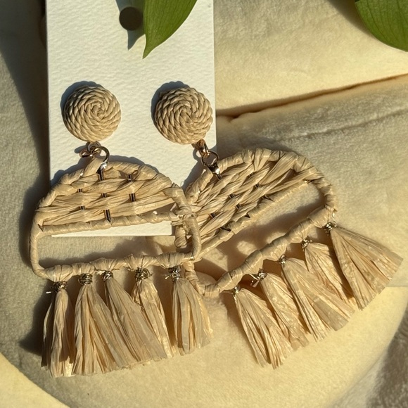 Jewelry - 🌴 Beige Woven Raffia Statement Earrings